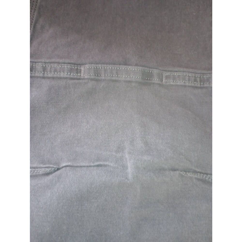 Carhartt relaxed fit cargo pants. Size 38x34 please see listing - Picture 4 of 9